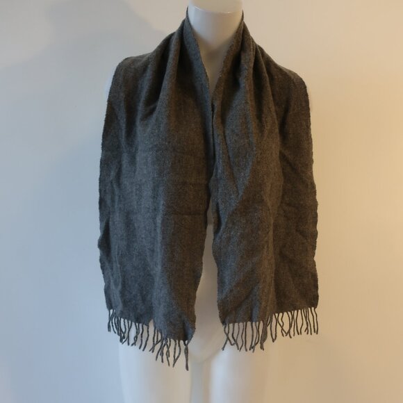 Bloomingdale's Other - Mens Peterborough Bloomingdale's Men's Store Gray Fringed Scarf OS